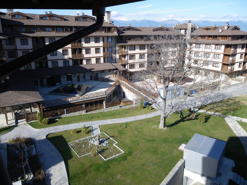 Neon Gondola Lift Apartments Банско Экстерьер фото