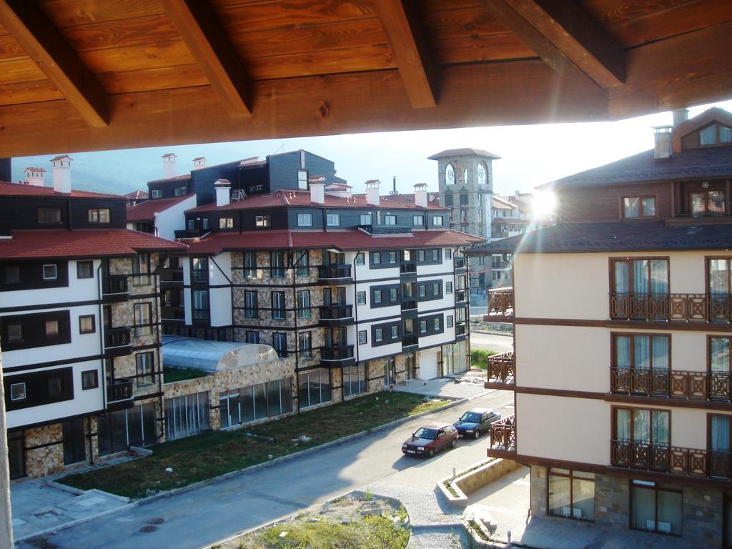 Neon Gondola Lift Apartments Банско Экстерьер фото